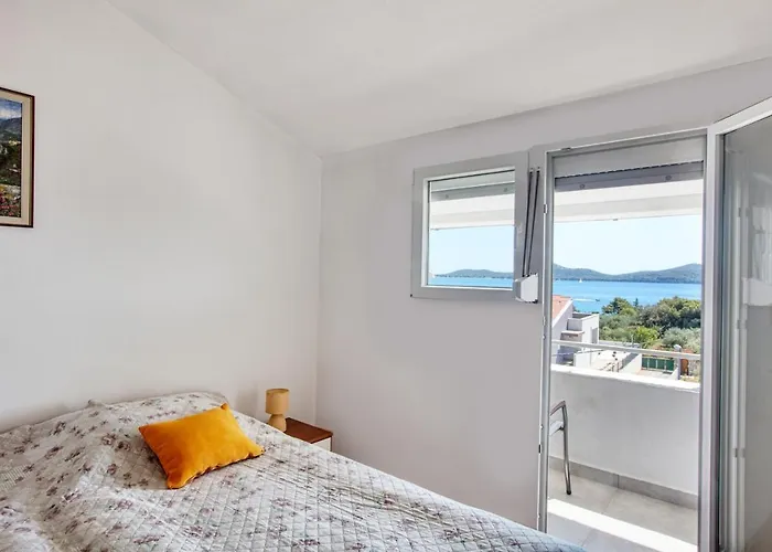 863b Apartament *